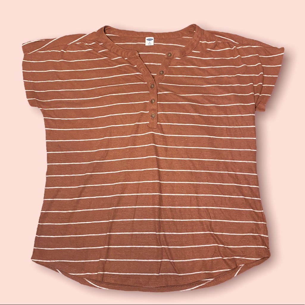 Old Navy Basic Five Button T-Shirt - Medium